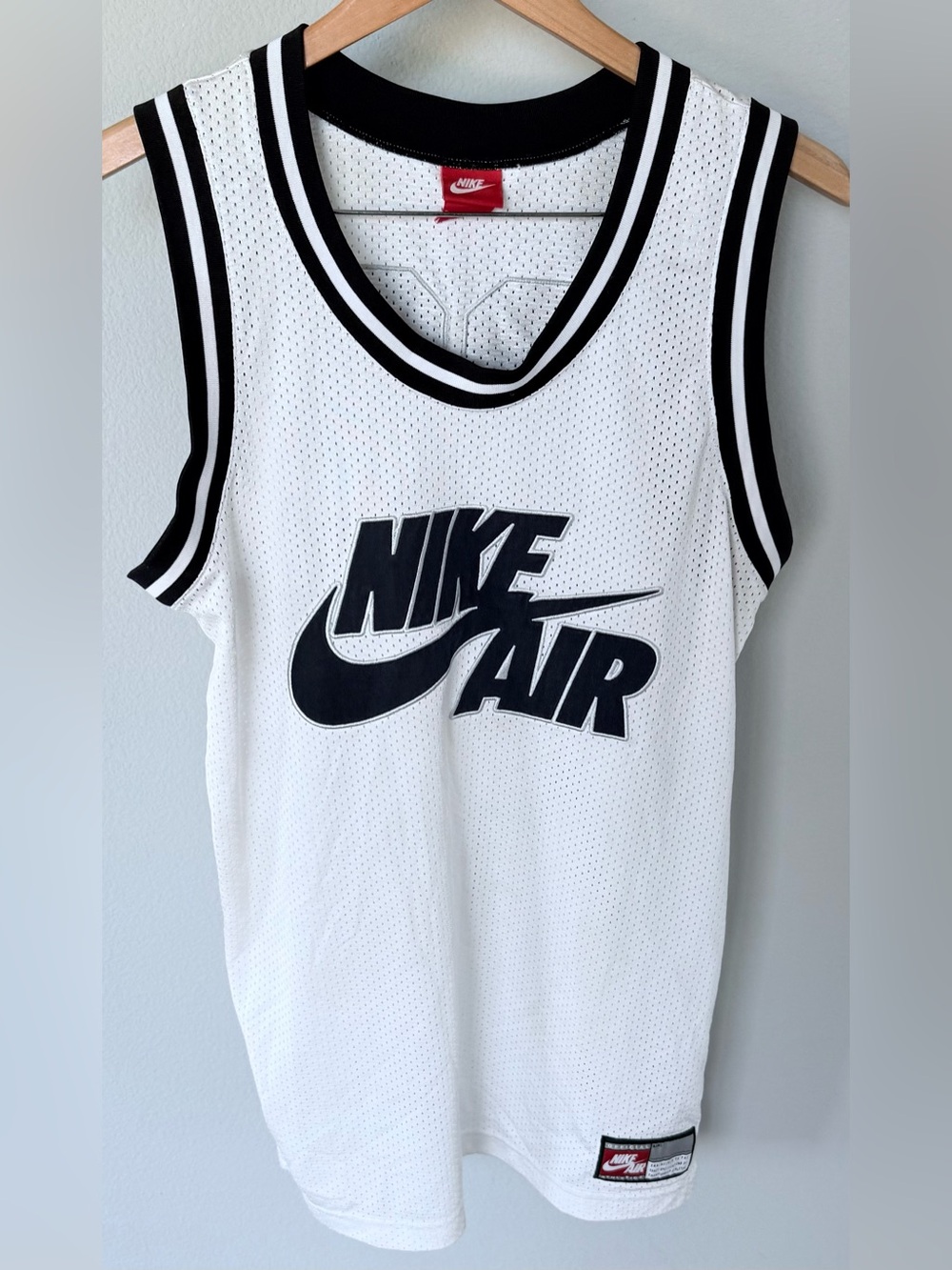 Nike Air Swoosh Jersey #82 – Men’s Small – Style 689133‑100 – White/Black